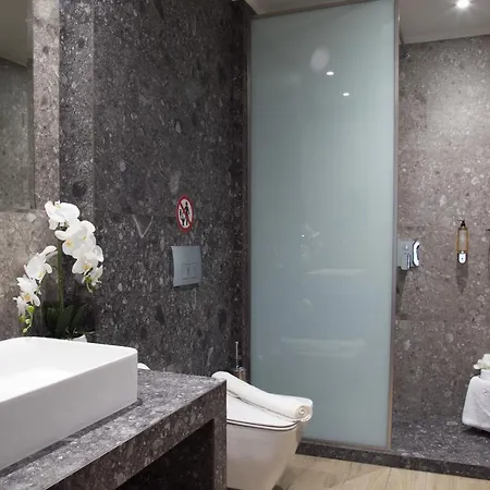 The Victoria 4* Lefkáda