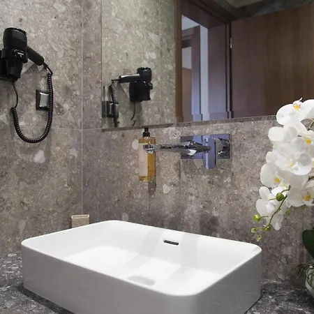 The Victoria 4* Lefkáda