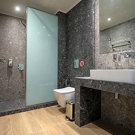 The Victoria Aparthotel 4*